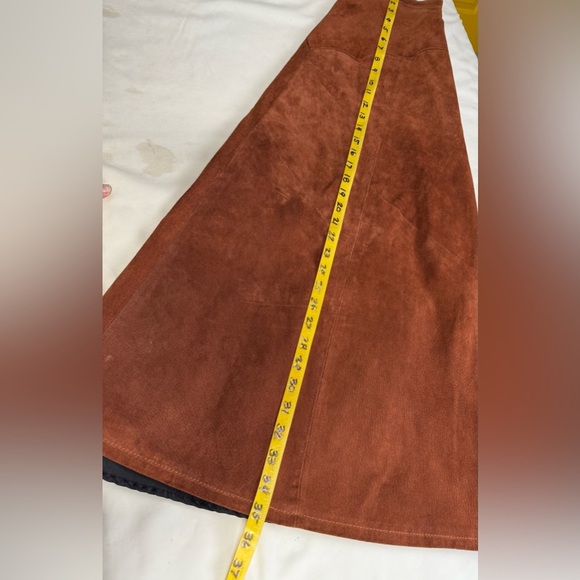 PHOENIX FRONTIER COLLECTION Vintage camel suede maxi skirt size 6. - Picture 10 of 10